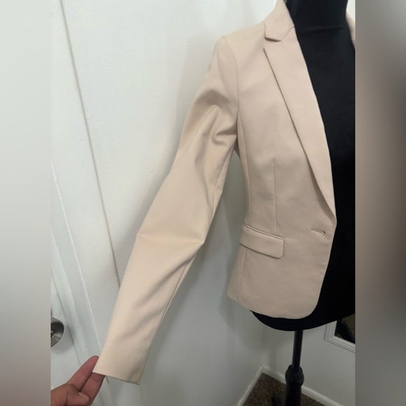 H&M Women's Blazer in Light Beige. NWOT - Picture 3 of 7